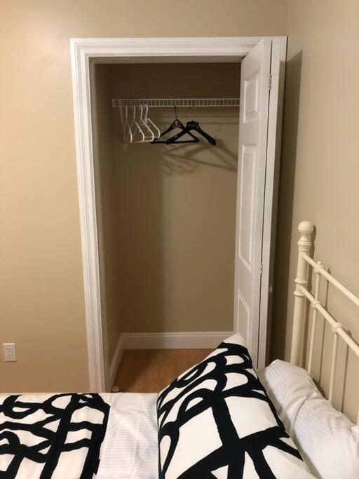Modern Private Suite Close To Everything Ванкувър Екстериор снимка