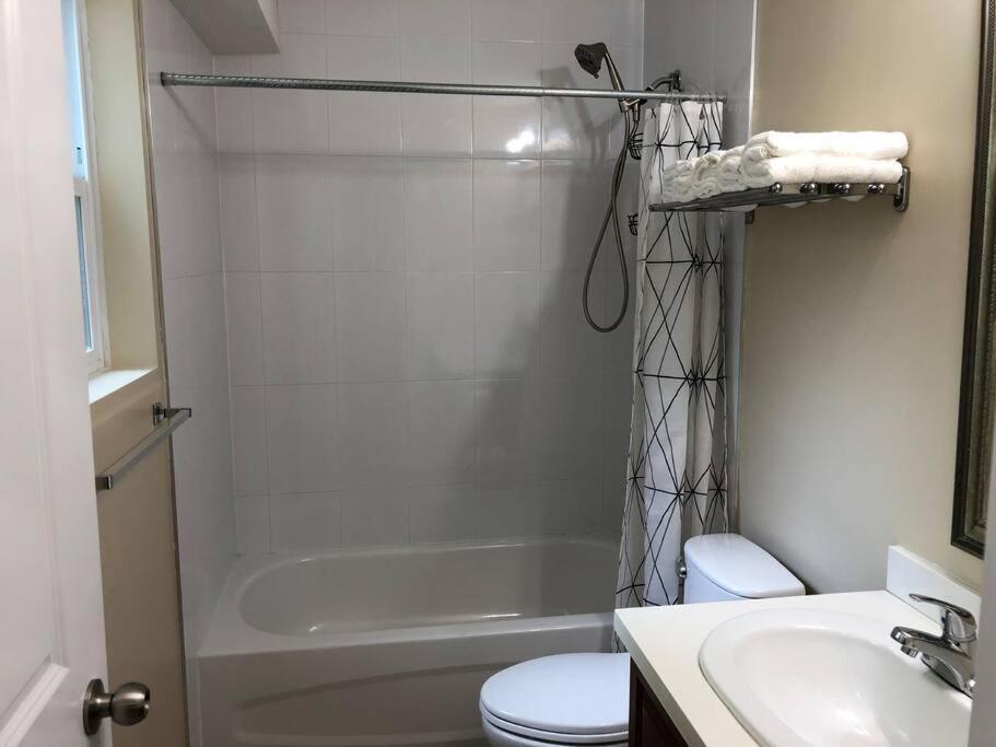 Modern Private Suite Close To Everything Ванкувър Екстериор снимка