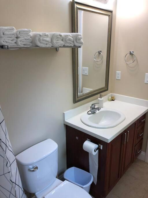 Modern Private Suite Close To Everything Ванкувър Екстериор снимка